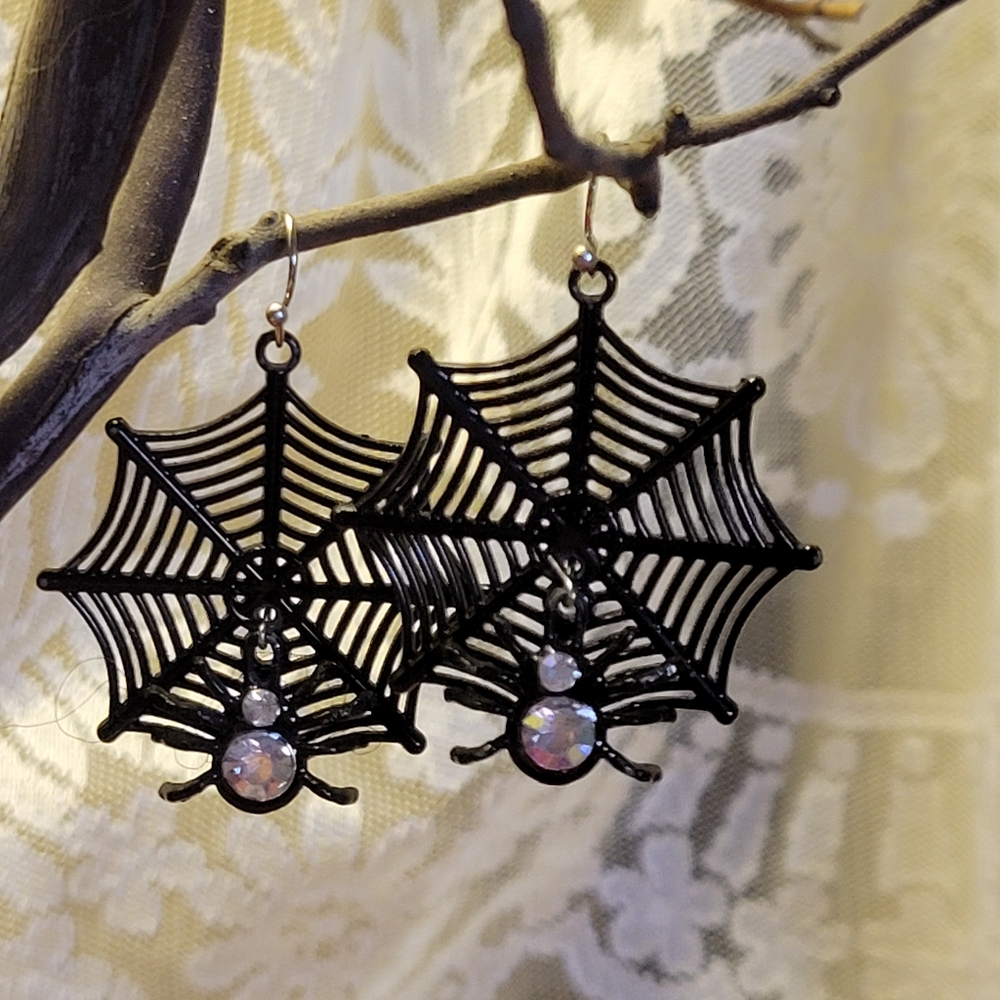 HP 😊 Vtg Spider Web With Spiders Wire Pierced Earrings